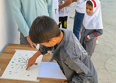 A child is making a drawing with his finger prints